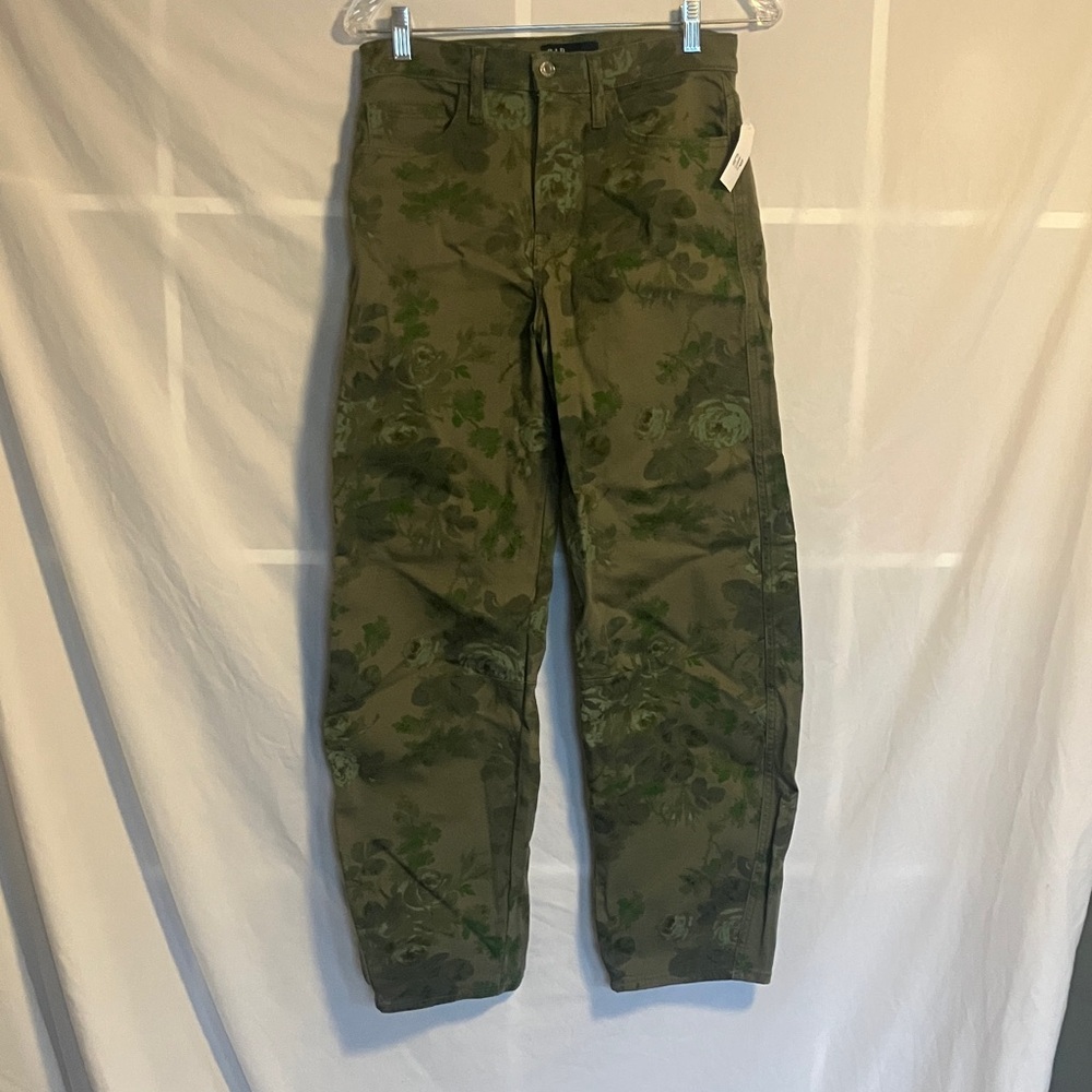 Gap women’s Olive Green Floral barrel cut jeans size 4/27 long